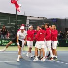 . El equipo suizo festeja el partido ganado por Alexander Ritschard (blanco), que les permite dejar afuera a Ecuador en la pelea por llegar a las Finales de la Davis.