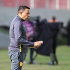 El entrenador de Aucas, César Farías,