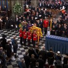 Captura de video de una vista general del funeral de Isabel II en la abadía de Westminster, en Londres, a la que asisten líderes mundiales.