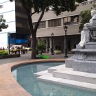 Plaza La Merced, en las calles Víctor Manuel Rendón y Córdova.