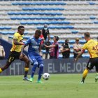 Azules y canarios en intensa disputa por los tres puntos del Clásico del Astillero.