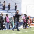 El entrenador español, Ismael Rescalvo, siente que Emelec fue perjudicado con la suspensión del partido.