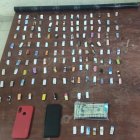 Evidencia. Dosis de droga, celulares y dinero se incautó en varios operativos.