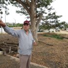 La Victoria. Franklin Córdova muestra cómo luce su sector a pesar de ser una de las ciudadelas más antiguas de Playas y no cuenta con ninguna obra pública, especialmente en sus calles.