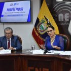 Autoridades del CNE en rueda de prensa este 21 de septiembre en Quito.