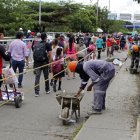 CÚCUTA. Los trabajos de reparación del Puente Internacional Simón Bolívar, en Cúcuta, Norte de Santander (Colombia). El puente internacional Simón Bolívar, que el 26 de octubre será uno de los escenarios de la reapertura total de la frontera de Colombia con Venezuela, es sometido desde este lunes a trabajos de reparación y restauración tras permanecer siete años cerrado al tráfico de vehículos. Los trabajos también incluyen el mejoramiento de la vía de acceso al puente del lado colombiano donde había un hundimiento de la capa asfáltica y grietas. EFE/ Mario Caicedo