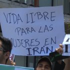 La comunidad iraní residente en Ecuador se concentró este viernes en Quito para protestar contra los cortes de Internet y la represión del Gobierno de su país.