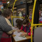 Residentes de las regiones de Donetsk, Lugansk, Jersón y Zaporiyia, votan en un referéndum.