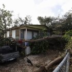 Fotografía de archivo donde se muestra una casa destrozada por el paso del huracán Fiona por el barrio Punta Diamante en Ponce, Puerto Rico.