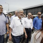 El ministro de Comercio, Industria y Turismo de Colombia, Germán Umaña (C), visita hoy la frontera en entre Colombia y Venezuela.