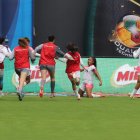 Las jugadoras de Ñañas festejan juntas el término del partido que las proclamó como las nuevas campeonas. Jugará la Libertadores.