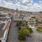 Fotografía de la Plaza de la Independencia y el Palacio de Gobierno, el 15 de septiembre de 2022, en Quito (Ecuador).