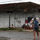 Evacuan a más de 38.000 personas en el occidente de Cuba por el huracán Ian.