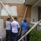 Residentes de Gulfport (Florida) se preparan para la llegada del huracán Ian, este 27 de septiembre de 2022.