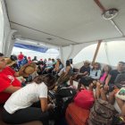 Tragedia. Los pasajeros del yate Angy quedaron captados en fotos y videos en momentos previos al naufragio.