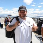 Mario Alcócer usará una gorra blanca en la final. La saca para los partidos importantes