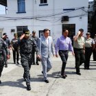 El ministro del Interior, Juan Zapata, visitó la tropa en Guayaquil