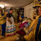 Personificando un ícono. El participante Luis Chacón ha iniciado el proceso en el que se pasará de simple mortal para convertirse en una deidad popular, religiosa y pagana.