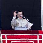 El papa Francisco en la ventana de sus dependencias en el Vaticano.