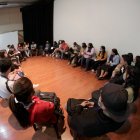 Encuentro. Integrantes de una de las mesas intercambian criterios.