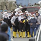 Trabajadores del lugar salen corriendo del de las instalaciones tras escucharse varias detonaciones.