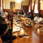 Guillermo Lasso en reunión con mujeres de varias organizaciones sociales.