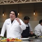 El chef peruano Gastón Acurio (c), durante su participación este miércoles en la tercera jornada del congreso San Sebastián Gastronomika.