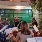 Ensayo. Los músicos junto a Scarlett Pazmiño, en uno de los ensayos previos a la presentación de este viernes 7 de octubre de 2022.