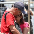 Familiares de los internos en los exteriores de este centro carcelario.
