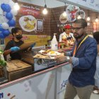 Las huecas ofrecen una gran variedad de platos a los asistentes.