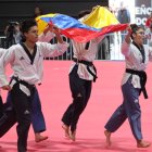 Los campeones festejaron con la bandera tras comandar el podio del poonsae mixto freestyle recibiendo una calificación de 6.93, por delante de Venezuela (6.64) y Perú (6.37).