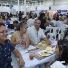 Disfrute. Los comensales llegaron en familia para disfrutar de la comida tradicional y alejarse un poco del ambiente inseguro que se respira en la ciudad