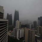Vista de la Ciudad de Panamá cuando cae una intensa lluvia, en una imagen de archivo.