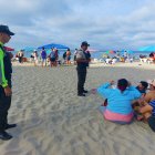 La policía se hizo presente en los balnearios de Santa Elena.