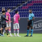 Campeonato de la primera categoría de la Liga Pro 2022, INDEPENDIENTE VS TÉCNICO UNIVERSITARIO, disputado en el Estadio Banco de Guayaquil.
Fotos: Rolando Enríquez/ API
Sangolquí, Lunes 10 de octubre de 2022