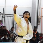 Juan Pablo Ayala celebra eufórico tras ser nombrado ganador de los -60 kilogramos.