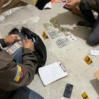 Entre los objetos requisados se encontró celulares, dinero y recibos de pago.