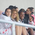 Los jugadoras de Ñañas mientras aguardan por jugar su encuentro.