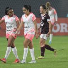 Este compromiso, programado para las 17:15, inició casi dos horas más tarde producto de la lluvia que cayó sobre el estadio Banco Guayaquil