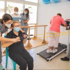 Aquellos que disfrutan de actividades grupales pueden acceder a la modalidad Gimnasio y quienes tienen problemas de movilización cuentan con la modalidad Domicilio.