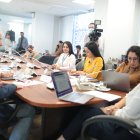 El experto en seguirdad, Fernando Carrión (i), también asistió a la sesión de la Comisión que investiga el caso Bernal.