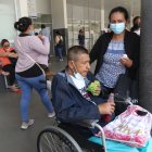 Moncada mientras espera la atención en el hospital del IESS Los Ceibos en Guayaquil.