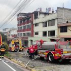 El incendió se registró pasando el sector de El Trébol, dirección valle –
Quito.