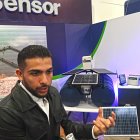 Feria. Miguel Fuente, gerente de BlueSensor, explica el sistema de alimentación acústica en tiempo real.