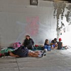 Esta familia está durmiendo debajo de puente del kilómetro 2.5 de la avenida Carlos Julio Arosemena y Las Monjas..