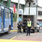 La joven al parecer no vio el bus cuando intentó cruzar la calle.