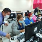 En varias sedes educativas los maestros rinden la prueba.