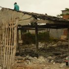 Poco a poco fueron derribando la casa abandonada.