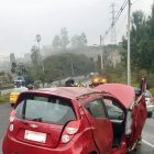 Control. Pese a que ayer no llovió, la calzada continuaba húmeda.