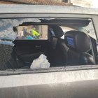 El abogado Jesús López denunció que unos hombres en moto rompieron uno de los vidrios de su vehículo.